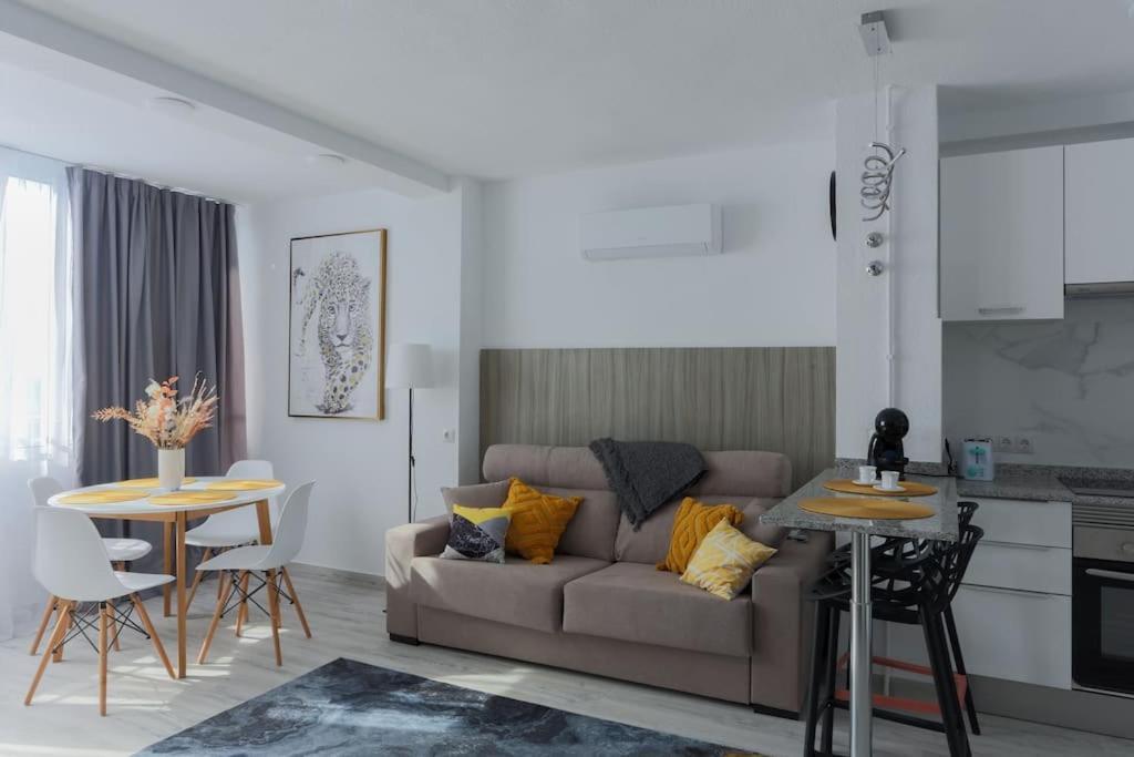 Apartamentos De Benidorm, Playa Poniente, Espana ภายนอก รูปภาพ